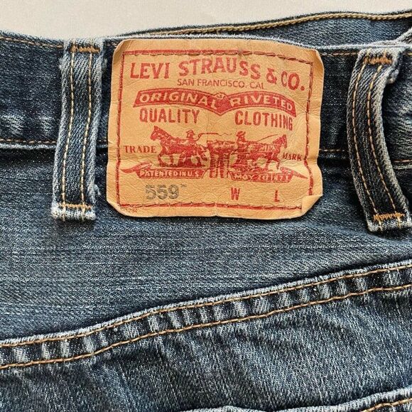Mens Levis 559 38x33.5 Relaxed Straight Leg Blue Denim Jeans Distressed Vintage - Picture 3 of 12